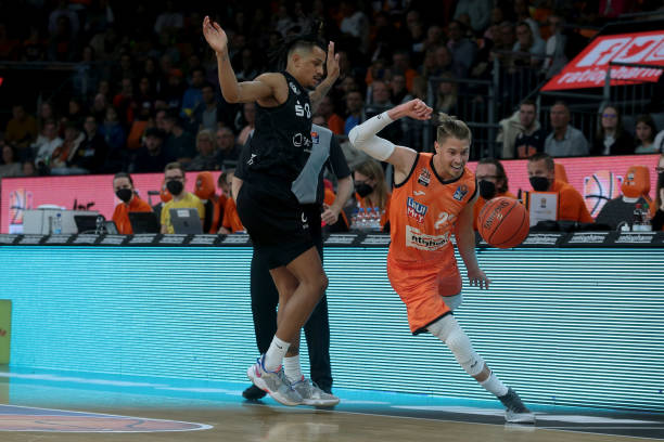 发挥关键作 发挥关键作